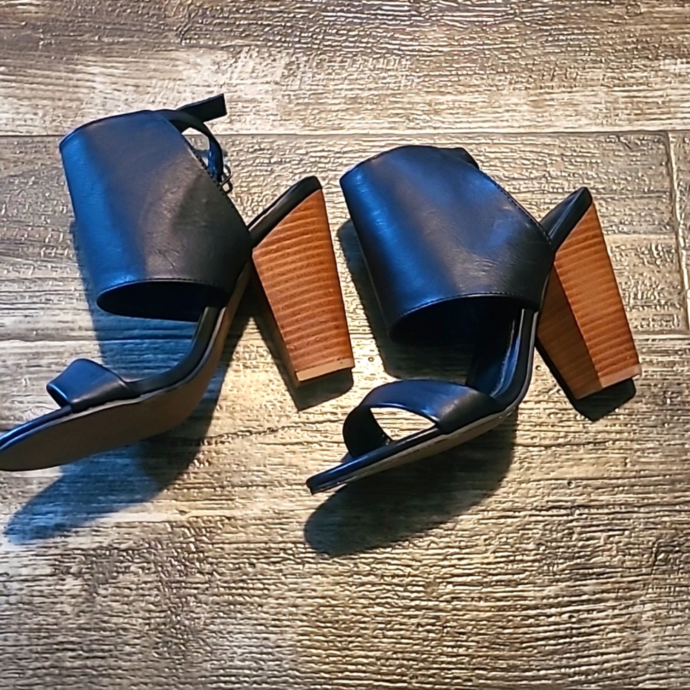 LOFT BLACK HEELS SIZE 7M - Picture 2 of 4